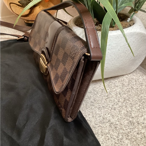 Authentic Louis Vuitton Damier wallet with strap. - Picture 16 of 16